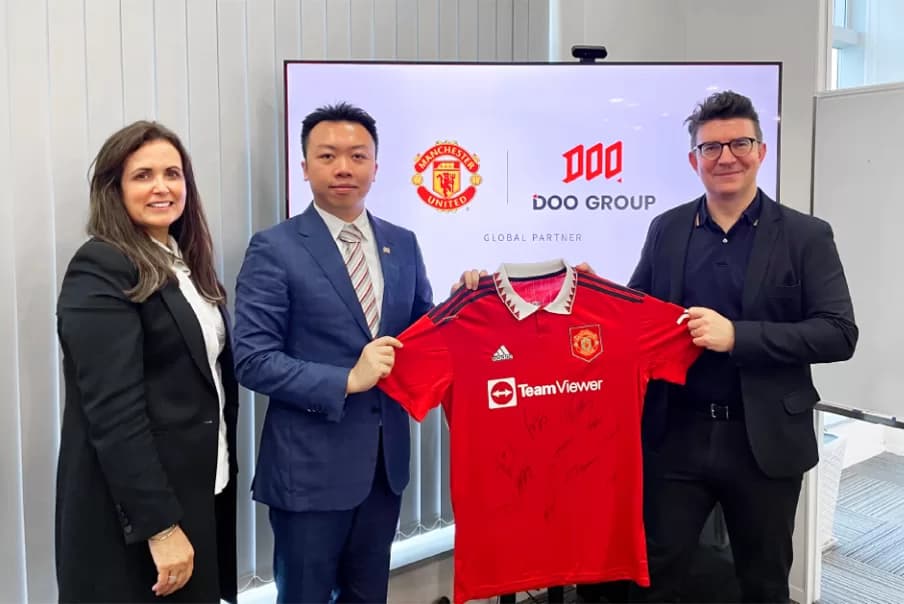 Doo Group CEO with man utd shirt