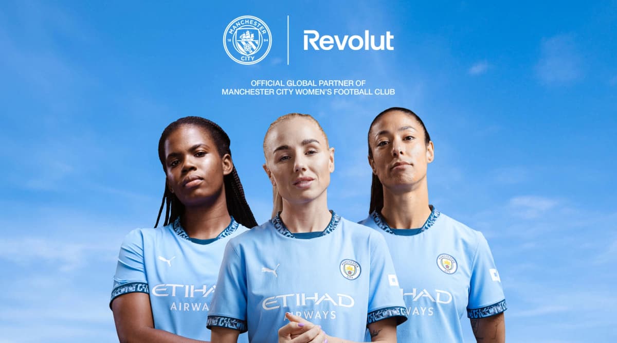 man city women's team with Revolut logo